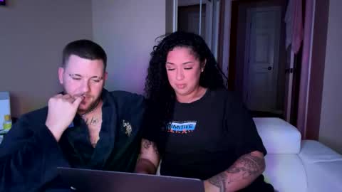 Snapshot of theviberoom chatting on September 27, 8:56 am The Vibe Room online show from September 27, 8:56 am