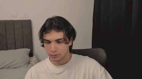 thiaan__ online show from December 17, 11:16 pm