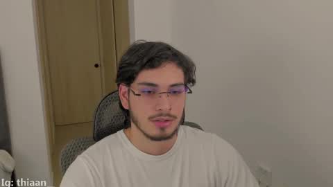 thiaan__ online show from September 19, 2:27 am