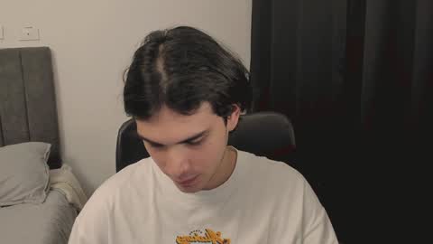 thiaan__ online show from December 18, 2:21 am