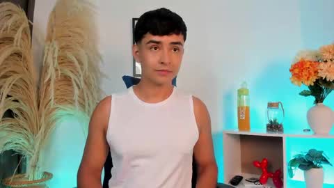 Thiago  online show from May 23, 1:34 am