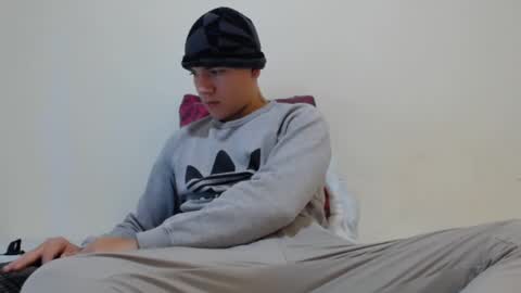 Snapshot of thiago_hot_boy chatting on January 4, 6:41 am Thiago independent model online show from January 4, 6:41 am
