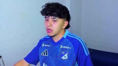 Thiago online show from December 18, 1:23 am