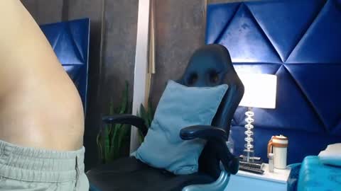 T H I A G O online show from June 21, 7:59 am