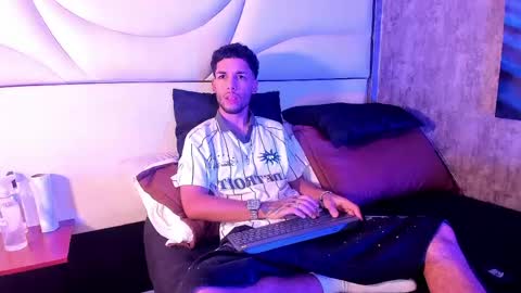 ThiagoFerreti online show from May 4, 3:57 am