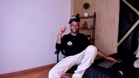 Snapshot of thiagoferreti_ chatting on September 26, 3:58 am ThiagoFerreti online show from September 26, 3:58 am