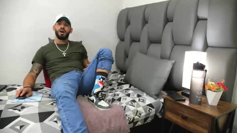 Thia Gomez online show from March 19, 7:19 pm