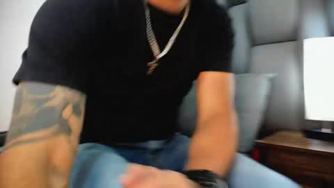 Thia Gomez online show from April 11, 7:07 pm