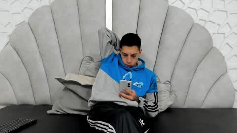 Thiago   online show from February 6, 12:59 pm