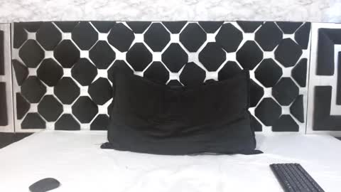 Thiago   online show from February 15, 12:22 pm