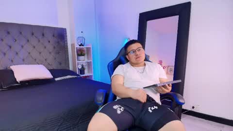 Thiiago Saenz online show from May 5, 2:23 pm