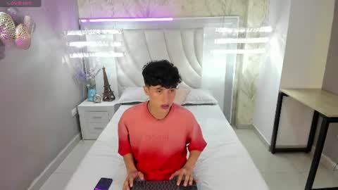 thom_amees online show from August 6, 12:36 pm