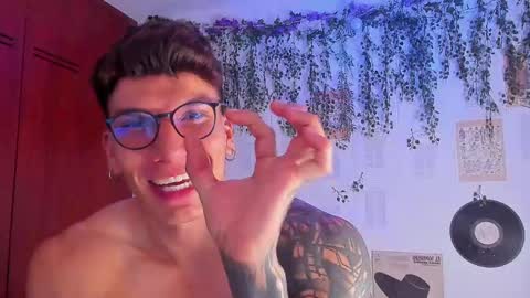 Thomas Grey online show from March 8, 6:43 am