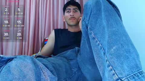 Snapshot of thomas_ks11 chatting on January 19, 4:01 am thomas_ks11 online show from January 19, 4:01 am