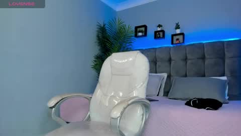 Thomas online show from April 15, 4:43 pm