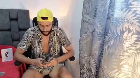 Snapshot of thomas_redcol chatting on September 23, 6:47 pm Thomas online show from September 23, 6:47 pm
