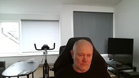 thomash32 online show from October 8, 6:08 am