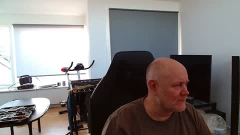 thomash32 online show from January 14, 12:57 pm