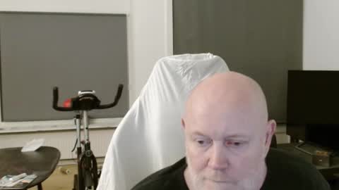 thomash32 online show from September 9, 8:53 pm