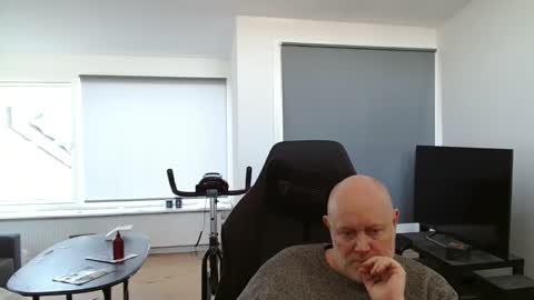 thomash32 online show from October 19, 10:20 am