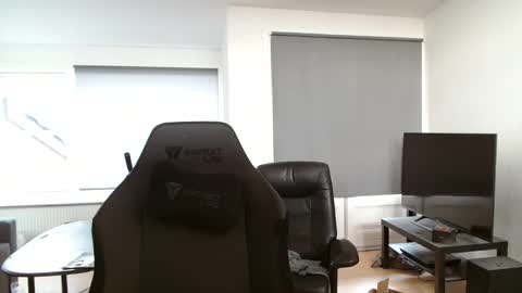 thomash32 online show from September 20, 7:44 am