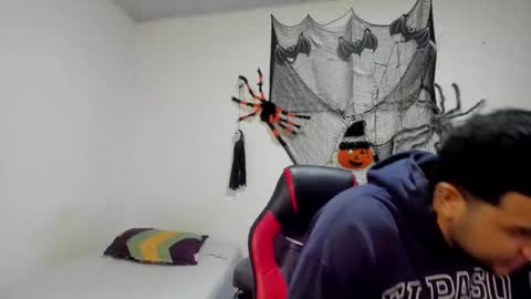 thomson_hot01 online show from October 31, 6:47 am