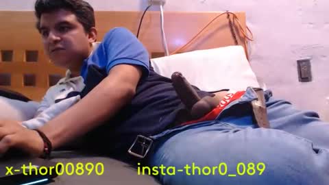 Snapshot of thor0200 chatting on October 6, 1:34 am thor0200 online show from October 6, 1:34 am