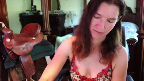 ThornburyRose online show from September 29, 1:43 pm