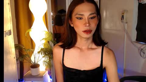 thrishafox online show from February 27, 7:01 am