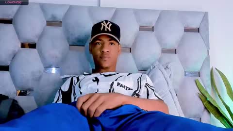 tiago_xxx_ online show from October 28, 9:16 pm