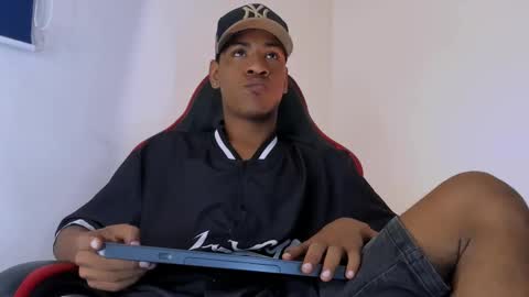 tiago_xxx_ online show from October 22, 9:38 pm