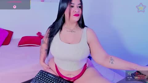 tiannagloww online show from January 15, 7:00 pm