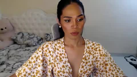 Snapshot of tiara_gurl16 chatting on October 9, 7:58 am tiara online show from October 9, 7:58 am