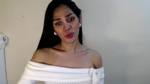 Snapshot of tiara_gurl16 chatting on October 27, 10:43 pm tiara online show from October 27, 10:43 pm