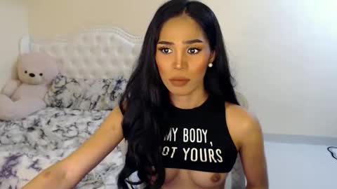 Snapshot of tiara_gurl16 chatting on October 16, 1:22 pm tiara online show from October 16, 1:22 pm