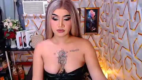 tiarrafoxs online show from February 10, 10:29 am