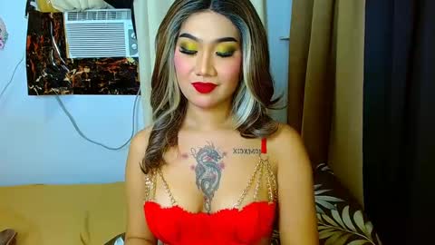 tiarrafoxs online show from December 26, 6:12 pm