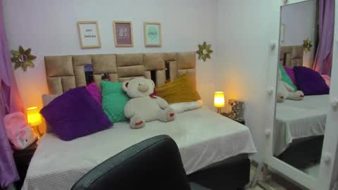 Snapshot of tifanny__thomson chatting on February 21, 8:27 pm Tiff online show from February 21, 8:27 pm