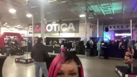 Snapshot of tiffanilove chatting on December 7, 2:47 am Tiffani Love online show from December 7, 2:47 am