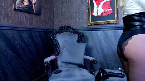 Tiffany  Sia online show from March 12, 9:44 am