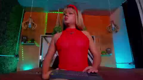 tiffanyy_deluxe online show from March 20, 5:51 pm