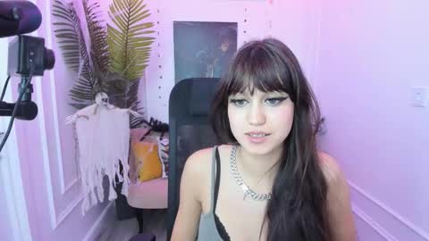 Snapshot of tiffanyyoun chatting on October 19, 12:21 pm tiffanyyoun online show from October 19, 12:21 pm