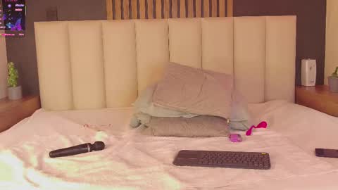 Snapshot of tiffvalentinee_ chatting on March 3, 11:35 pm Tiffany online show from March 3, 11:35 pm