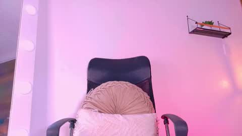 Snapshot of tiffvalentinee_ chatting on October 6, 7:53 pm Tiffany online show from October 6, 7:53 pm