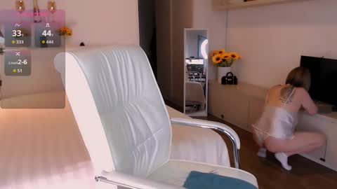 Snapshot of tilly_eliot chatting on October 5, 6:59 pm Tilly online show from October 5, 6:59 pm