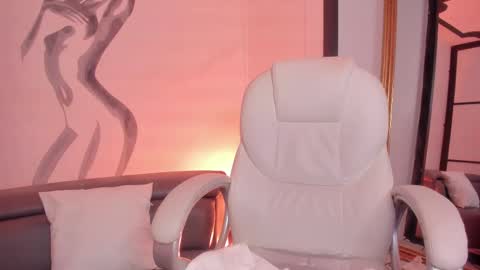 Snapshot of tinaajones_ chatting on February 16, 7:49 pm Tina online show from February 16, 7:49 pm