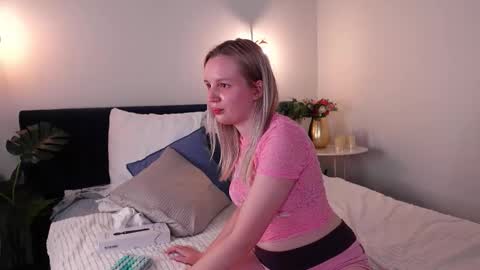 tinasiner online show from October 7, 5:09 pm