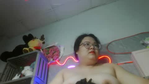 tini_bei online show from May 17, 3:43 pm