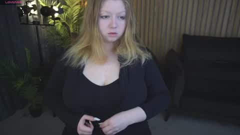 TinkerrBelll online show from May 4, 7:20 pm