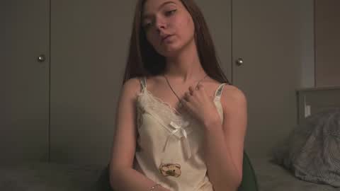 Snapshot of tiny_bunny__ chatting on February 17, 4:06 pm Sofia online show from February 17, 4:06 pm